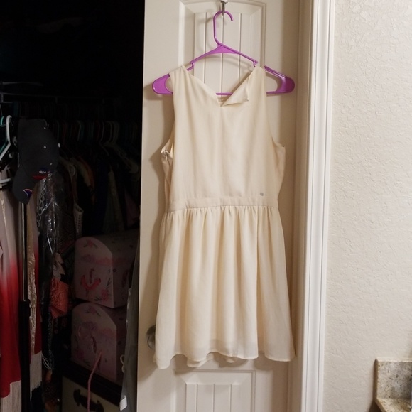 Adorable silky layered dress - Picture 4 of 5